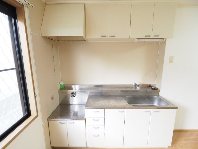 物件内観写真7　(窓付きキッチン)