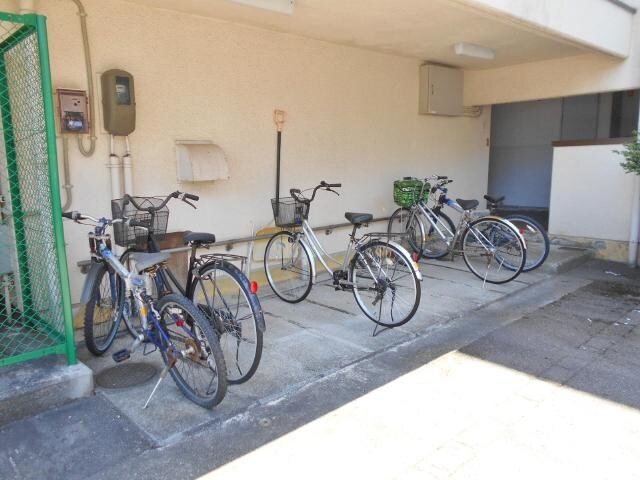 物件外観写真7　(駐輪場です♪)