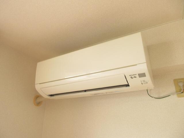 物件内観写真13　(LDKと和室に計2台、エアコンつい)