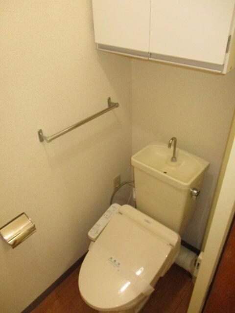 物件内観写真14　(便利なトイレ収納棚有ります☆)