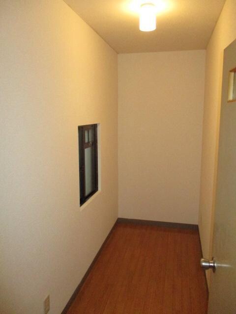 物件内観写真20　(サービスルーム（納戸）は使い方)