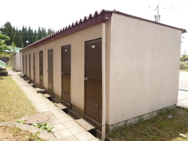 物件外観写真2　(各部屋物置付き☆)