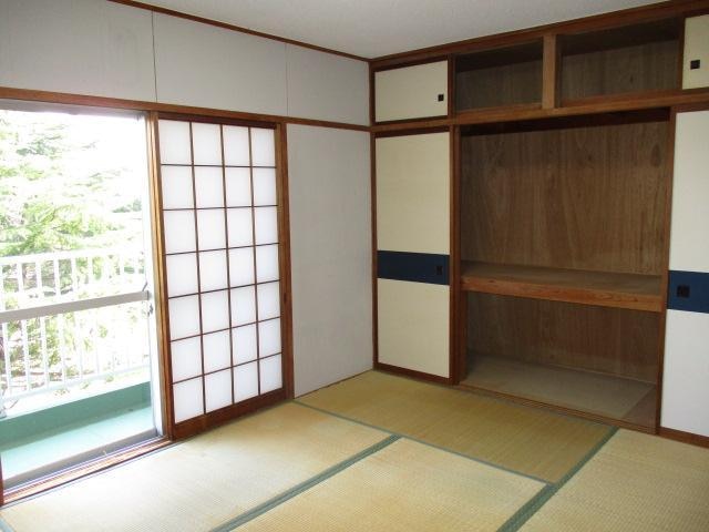 物件内観写真11　(壁一面が押入です☆)