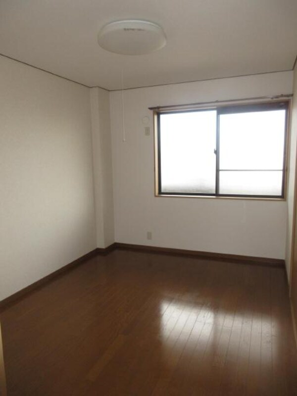 居室(6帖の洋室です)
