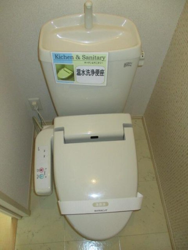 居室(温水洗浄暖房便座搭載のトイレで)