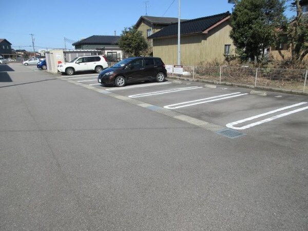 駐車場・駐輪場(広々駐車場♪)