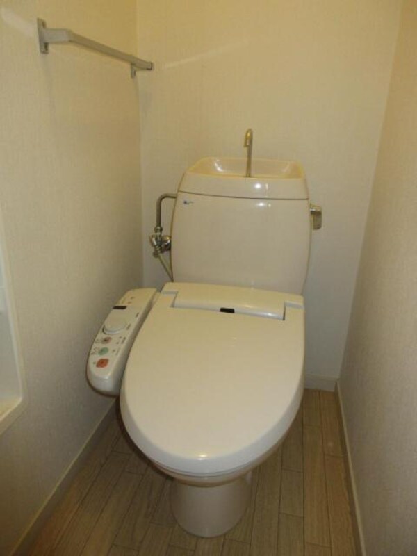 居室(温水洗浄機能付トイレです！とて)