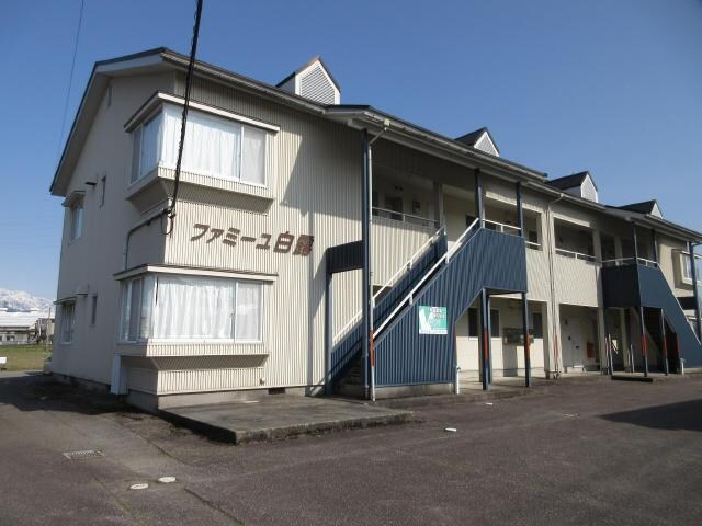 ファミーユ白露の物件外観写真