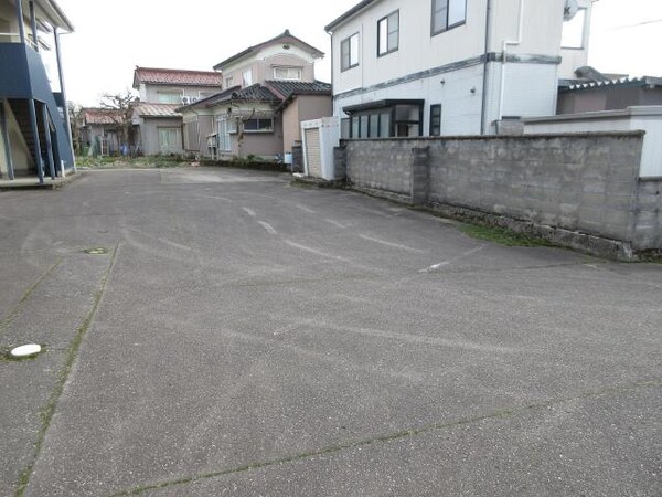 建物設備(屋根付き駐車区画のご利用も可能)