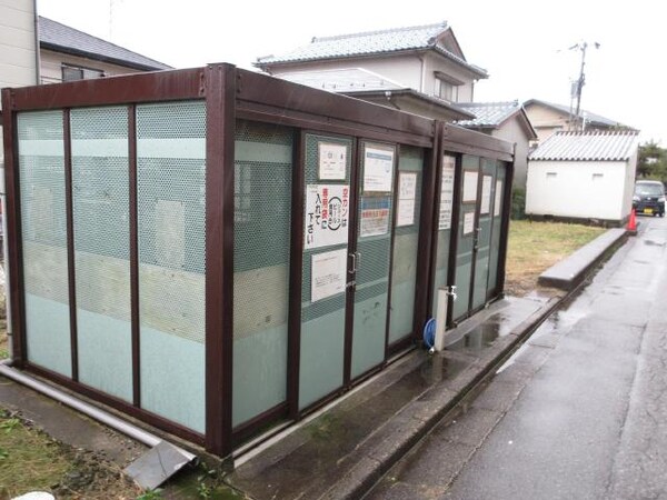 外観(敷地内ごみステーションです♪)