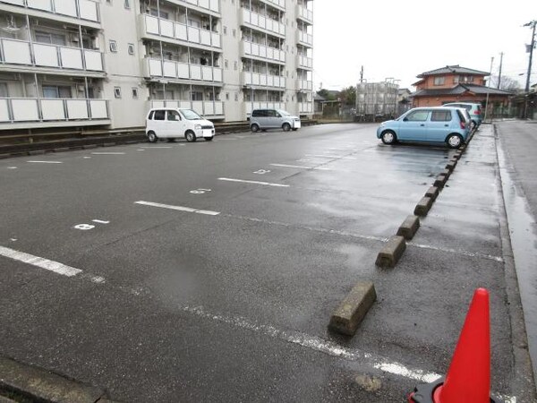 駐車場・駐輪場(敷地内駐車区画♪)