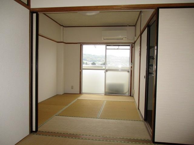 居室(２部屋をつなげてひろく使えます)