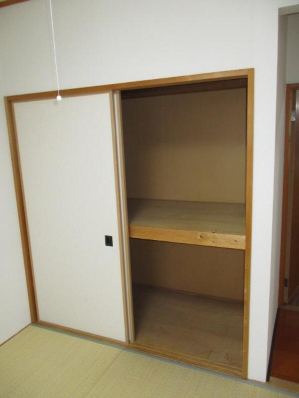 収納(お布団などをしまってください(#)