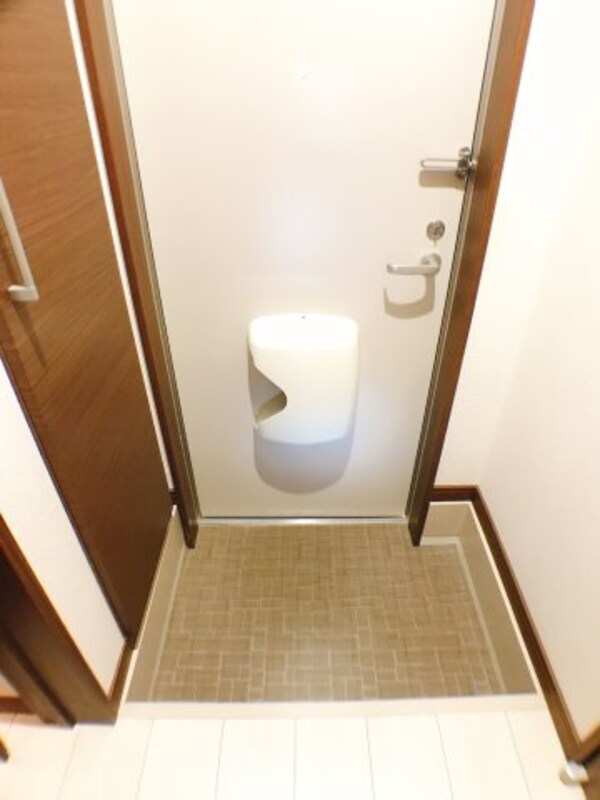 玄関(同型タイプのお部屋です☆)