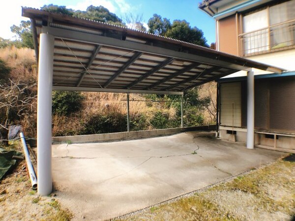 駐車場(屋根付き駐車場⓵！)