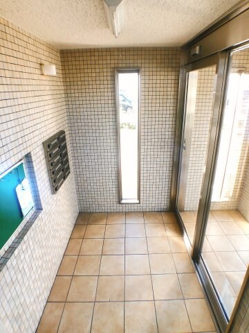 物件外観写真3　(明るいエントランス★)