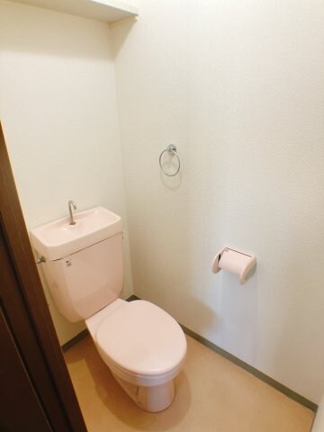 物件内観写真8　(清潔感のあるトイレ★)