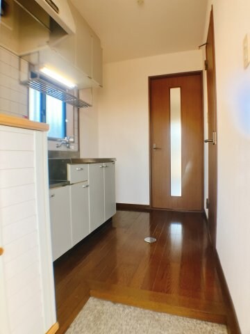 物件内観写真13　(明るい玄関にはシューズクローク付き★)