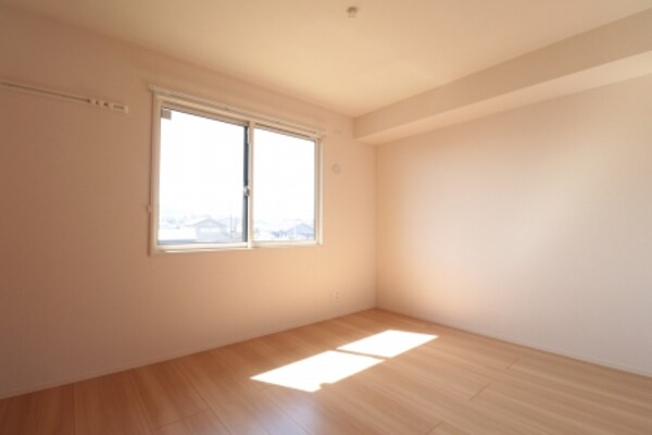 居室(光の差し込む明るいリビング★)