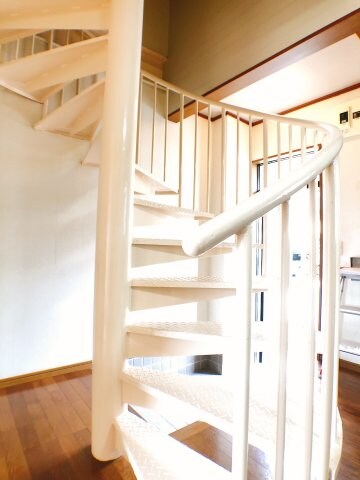 物件内観写真13　(2Fへ続く★)