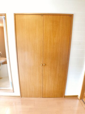 物件内観写真14　(2F大きな収納スペース★)