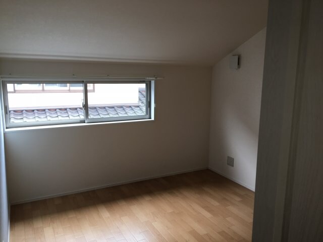 物件内観写真8　(4.5畳洋間)