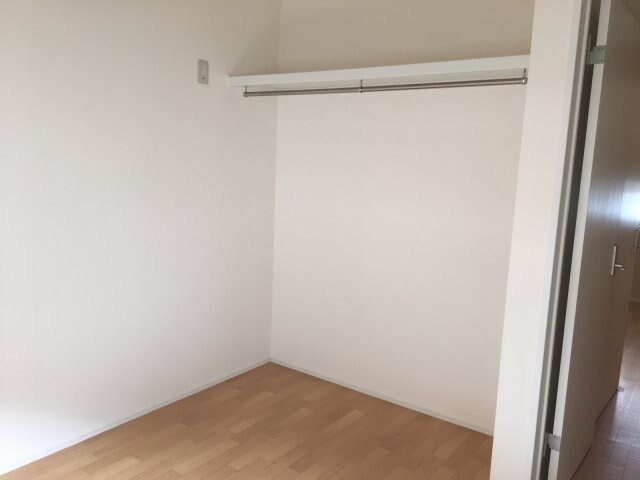 物件内観写真9　(4.5畳洋間クローゼット)