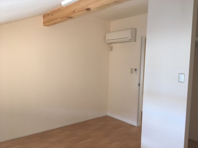 物件内観写真10　(７畳の洋間)