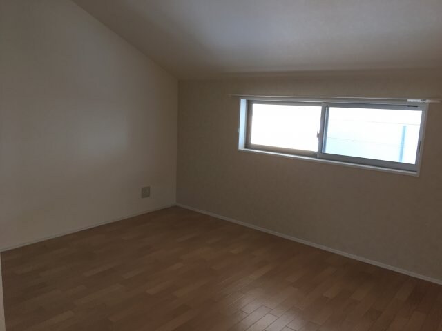 物件内観写真11　(７畳の洋間)