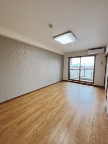 物件内観写真3　(リビング)