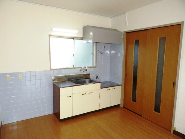 キッチン(※別室の写真)