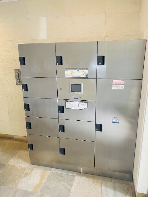 物件外観写真5　(宅配ボックス♪)