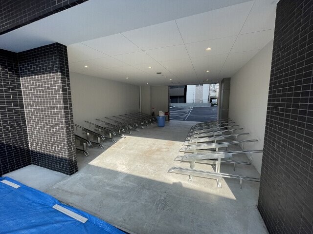 物件外観写真4　(屋根付き駐輪場です！)