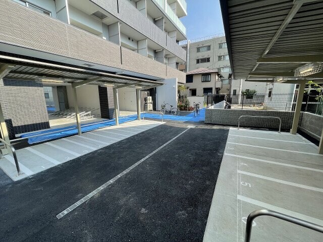 物件外観写真5　(バイク置きもありますよ☆彡)