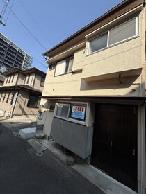 阪急神戸線 神崎川駅 2階建 築60年の外観写真
