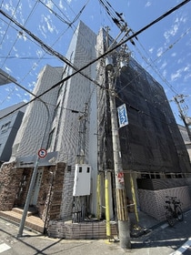 阪急神戸線 十三駅 5階建 築36年の外観写真