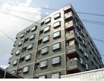 8階建てのスタイリッシュなマンションです♪