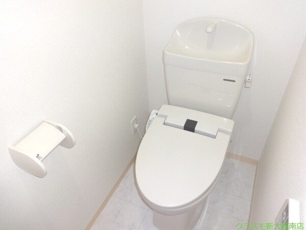 トイレ(白を基調としたトイレもキレイです♪)