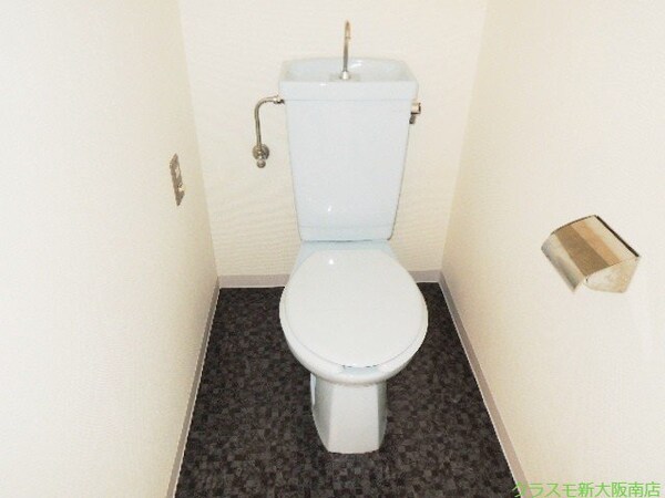 トイレ(床のアクセントがオシャレ♪)