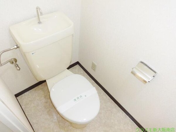 トイレ(朝からトイレの順番を争う所が簡単に想像できます)