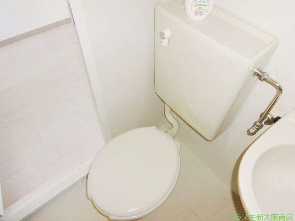 トイレ(お掃除が楽ちんなユニットバスです☆)