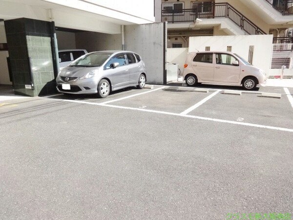 駐車場(敷地内駐車場に空きがございます。)