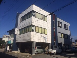 図書館前貸家外観写真