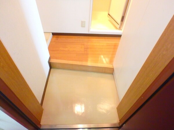 玄関(他のお部屋の参考写真となります。)