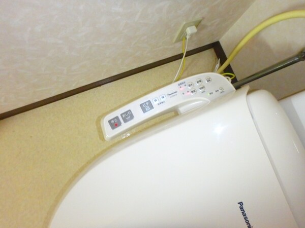 トイレ(他のお部屋の参考写真となります。)