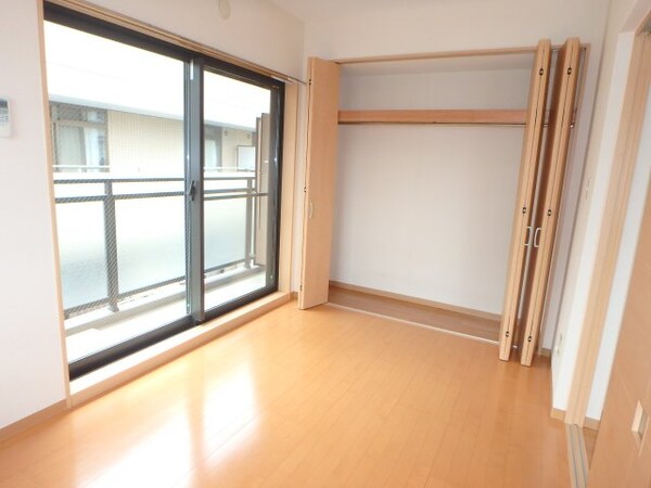 寝室(他のお部屋の参考写真となります。)