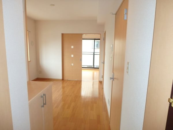 玄関(他のお部屋の参考写真となります。)