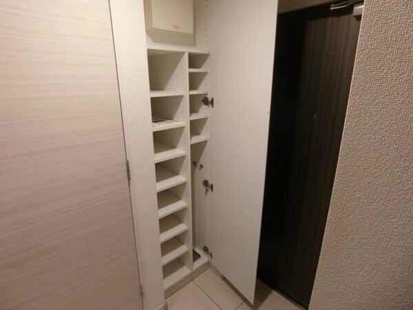 収納(他のお部屋の参考写真となります。)