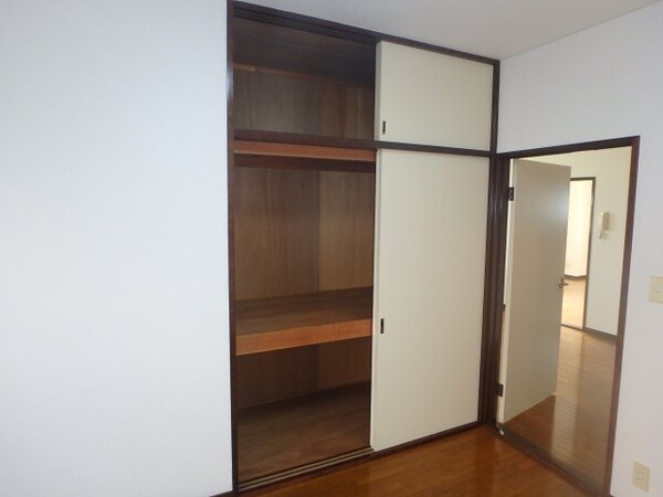 収納(他のお部屋の参考写真となります。)