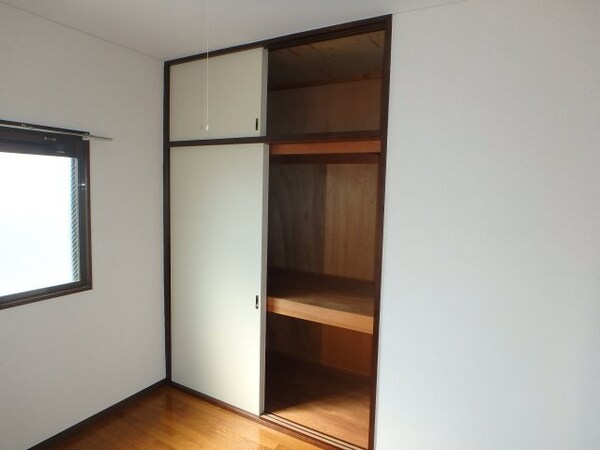 収納(他のお部屋の参考写真となります。)